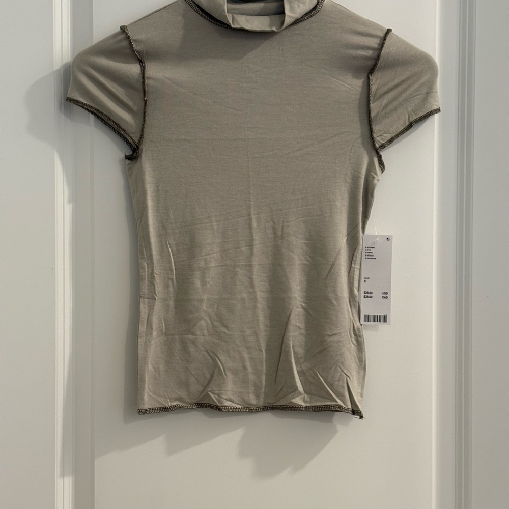 Urban Outfitters Women's Short Sleeve Mock Neck Top- Olive// Small